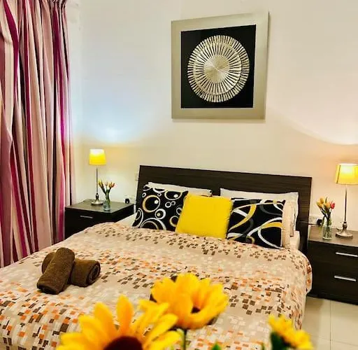Seaside Spinola Apt In St Julians, Queen Beds