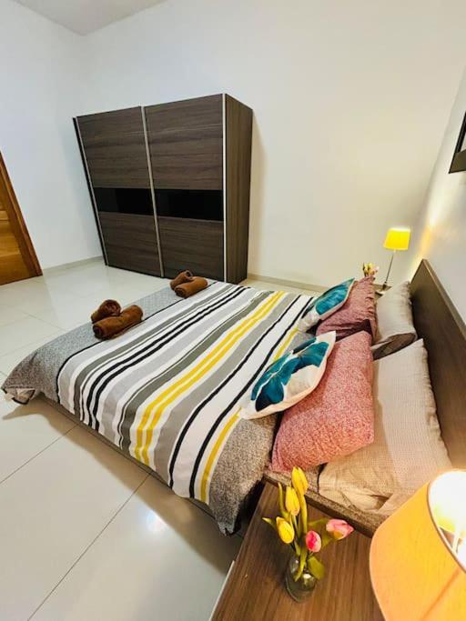 Seaside Spinola In St Julians, Queen Beds * St. Julian's