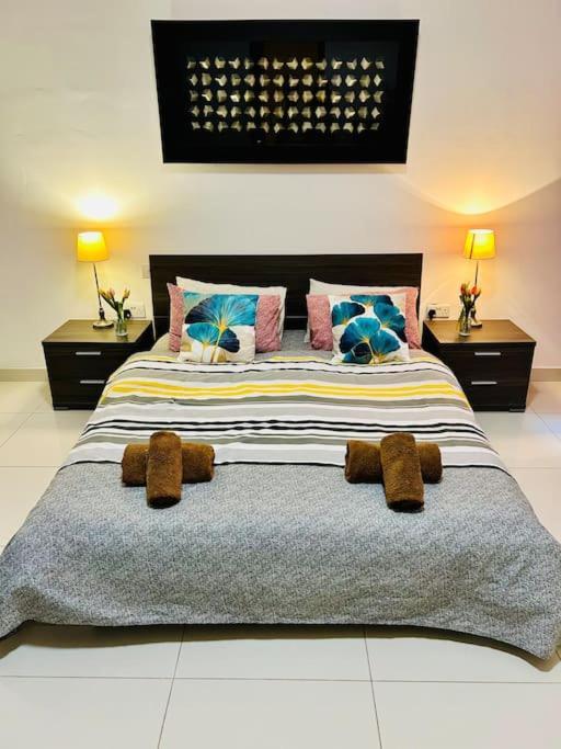 Seaside Spinola In St Julians, Queen Beds