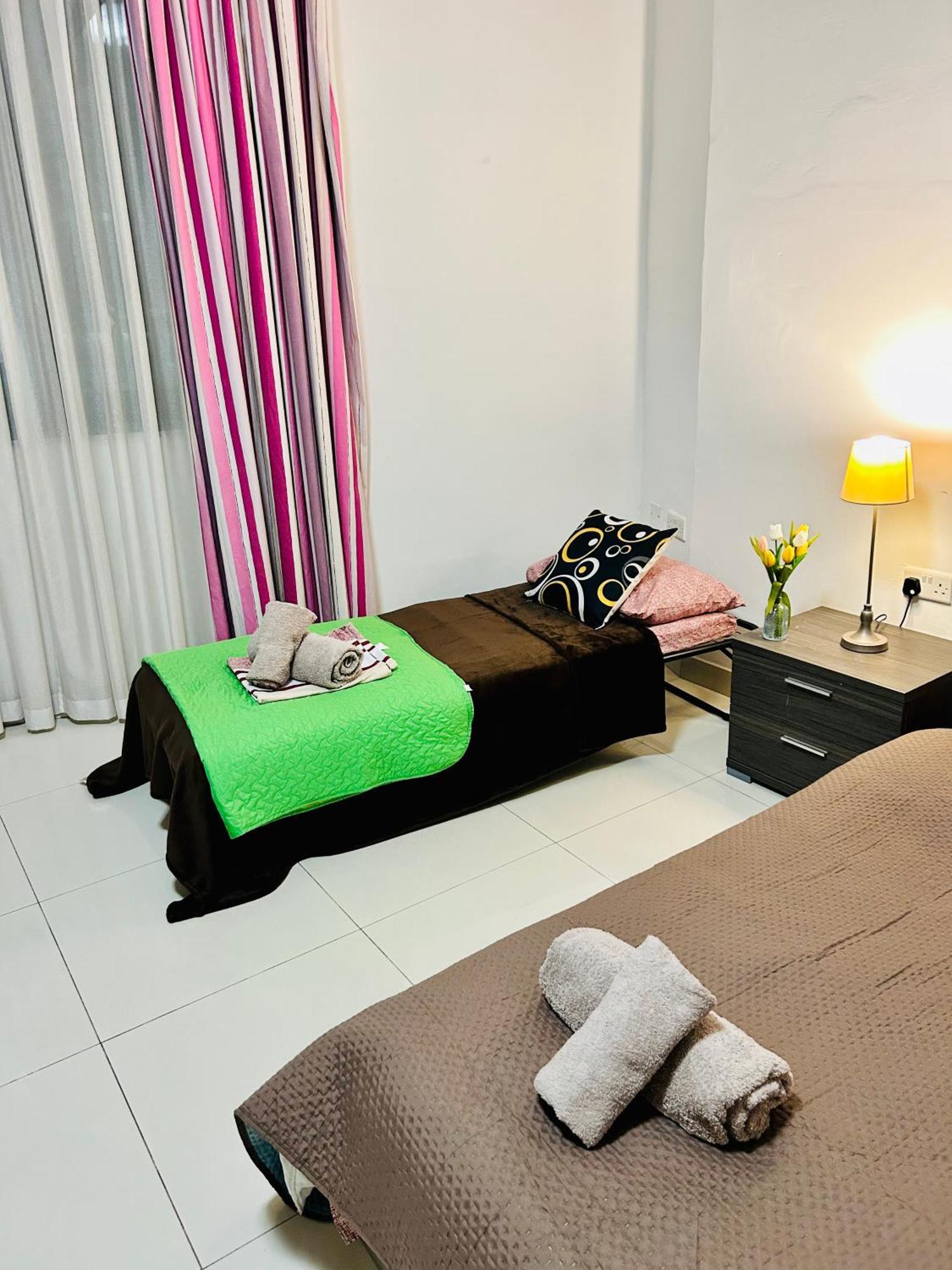 Seaside Spinola In St Julians, Queen Beds * St. Julian's